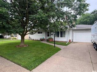 1026 N 13th St, Clinton, IA 52732