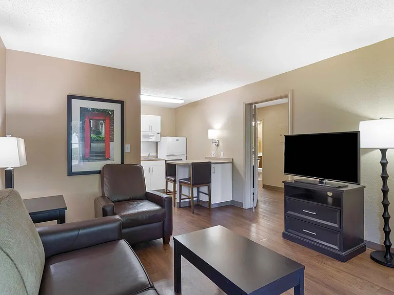 1 Bedroom Suite - 1 King Bed