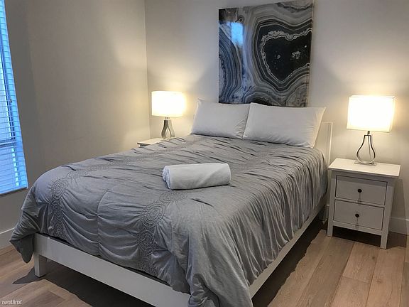 1st Bedroom - Master