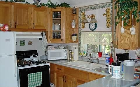 3rd image of 22 Skywood Ln