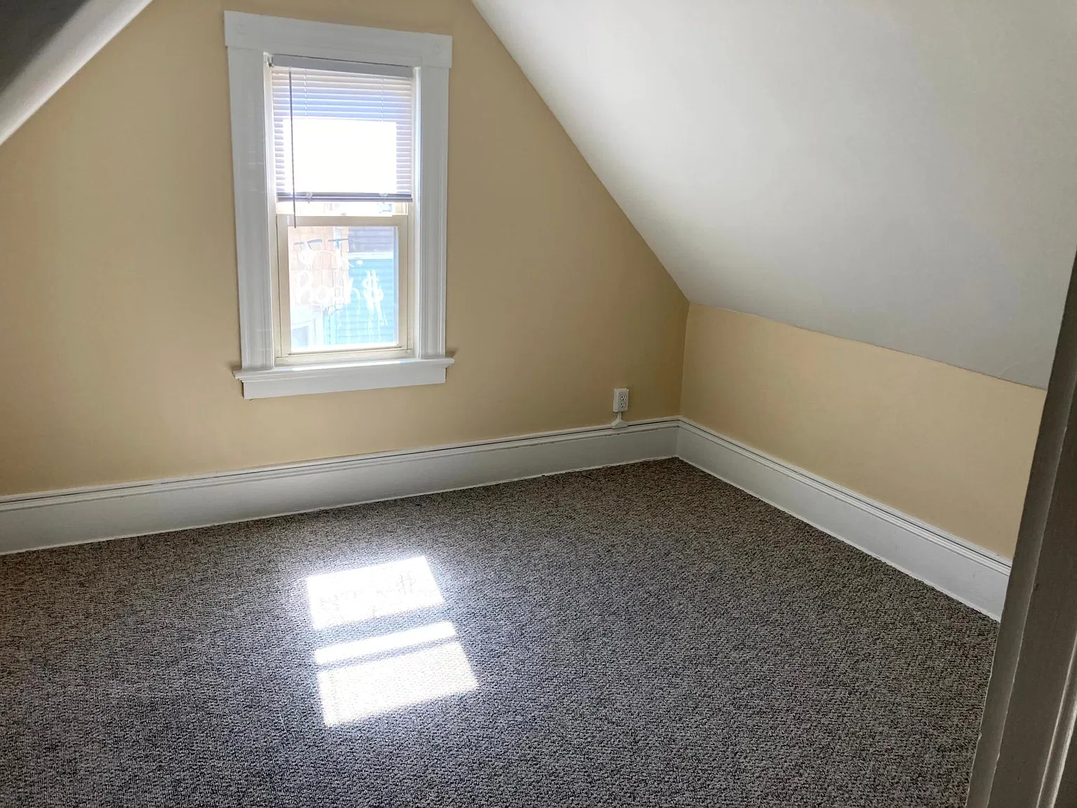 2 bed, 900 sqft, $1,450 — Photo 2