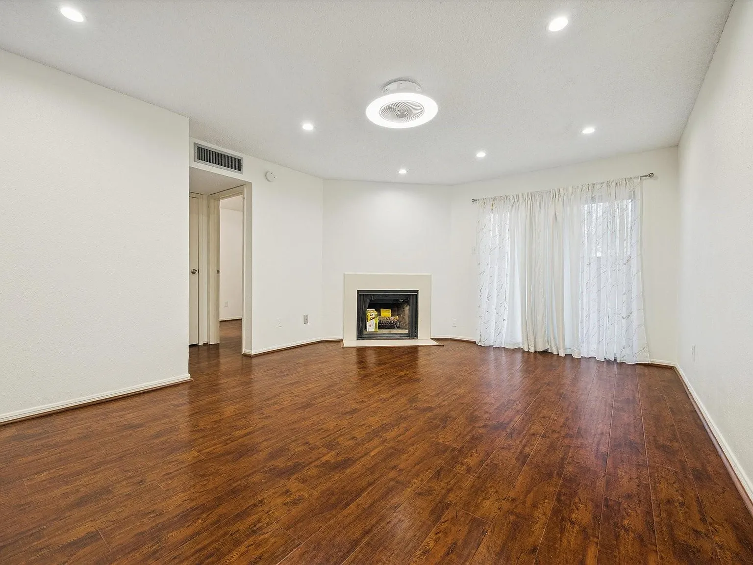 2 bed, 2.0 bath, 1140 sqft, $1,450 — Photo 2