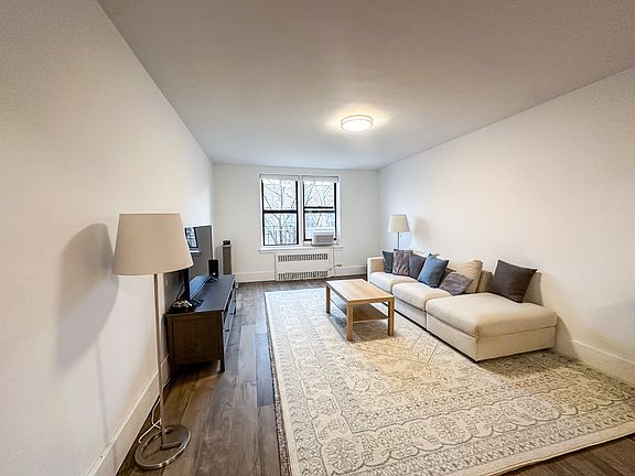 3rd image of 2420 Morris Ave APT 6B