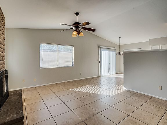 5th image of 1007 W Laguna Dr