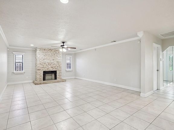 3rd image of 2514 SW Cameo Boulevard