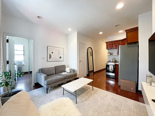 Rented by Kahen Properties | media 12