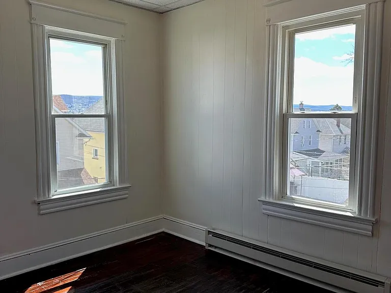 1317 Schlager St #1/2 — Photo 11