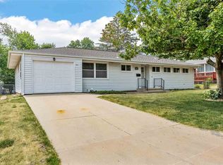 411 36th St SE, Cedar Rapids, IA 52403