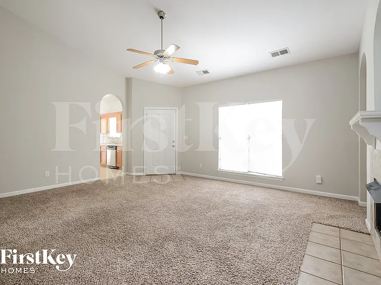4872 Longmeadow Dr — Photo 4