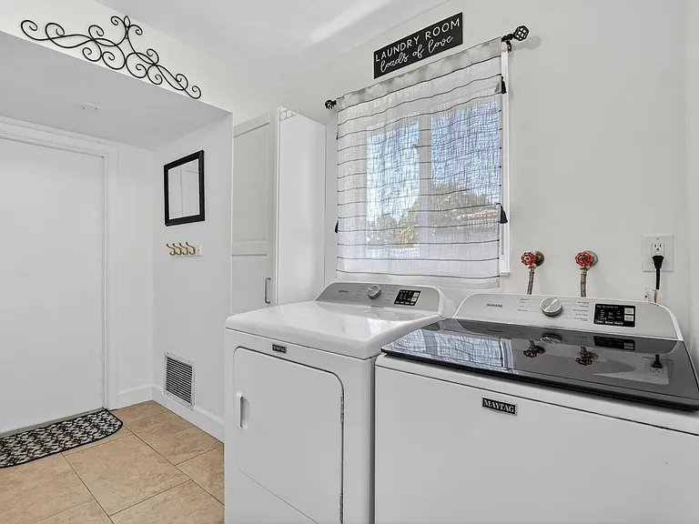 807 SW 3rd St — Photo 26