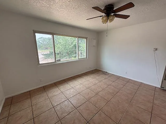 530 Gabaldon Rd #B — Photo 3