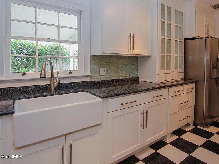 1207 Pine Ave — Photo 16