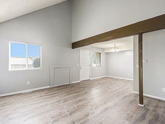 2nd image of 5965 Briarcliff Ln