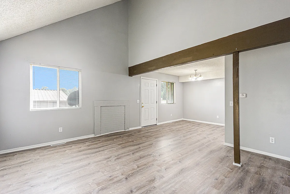 Building Photo - 5965 Briarcliff Ln