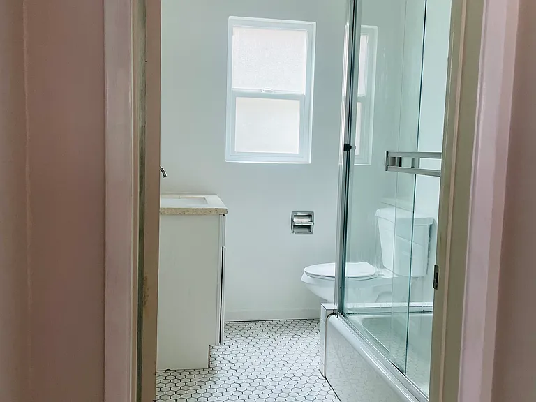 720 Silver Lake Blvd #2 — Photo 7