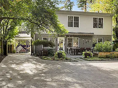882 Wildwood Rd NE — Photo 2