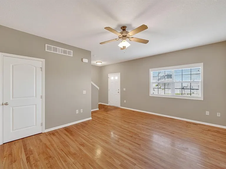 2548 Park Pl — Photo 2