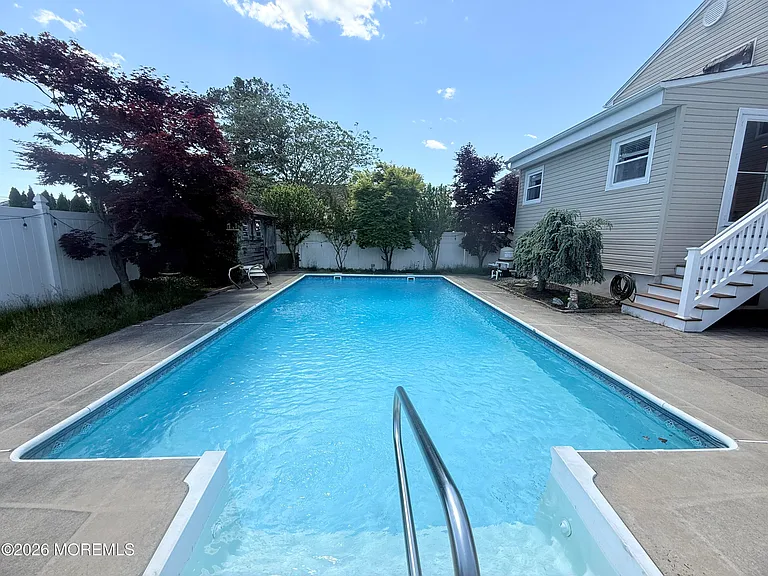 116 Cornell Ave — Photo 1