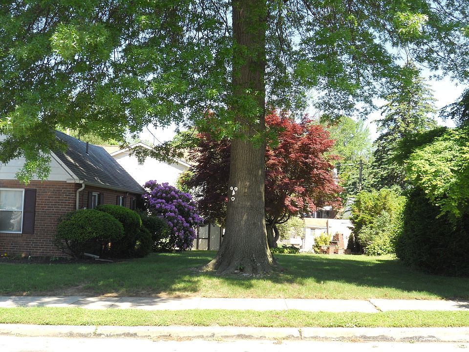 Large Corner Lot...