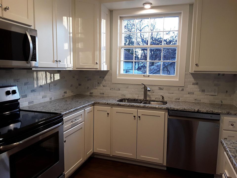 1st image of 213 E 65th St