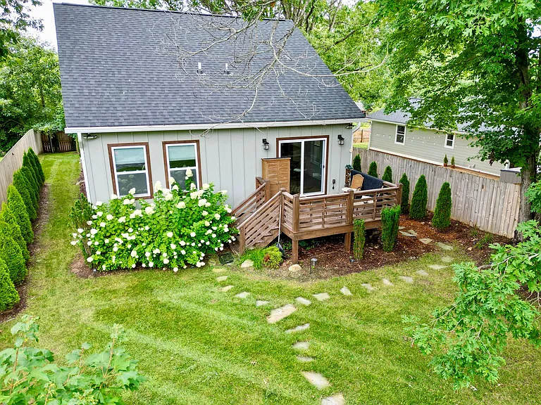 6 Hazel Hill St — Photo 3