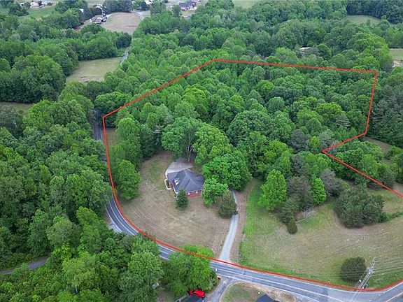 2nd image of 144 Pine Ridge Rd