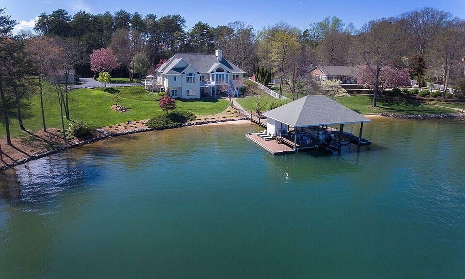 1st image of 208 Needlewood Dr