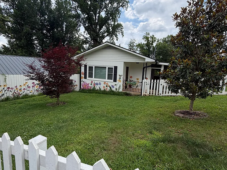35 Pickett Hill St — Photo 1
