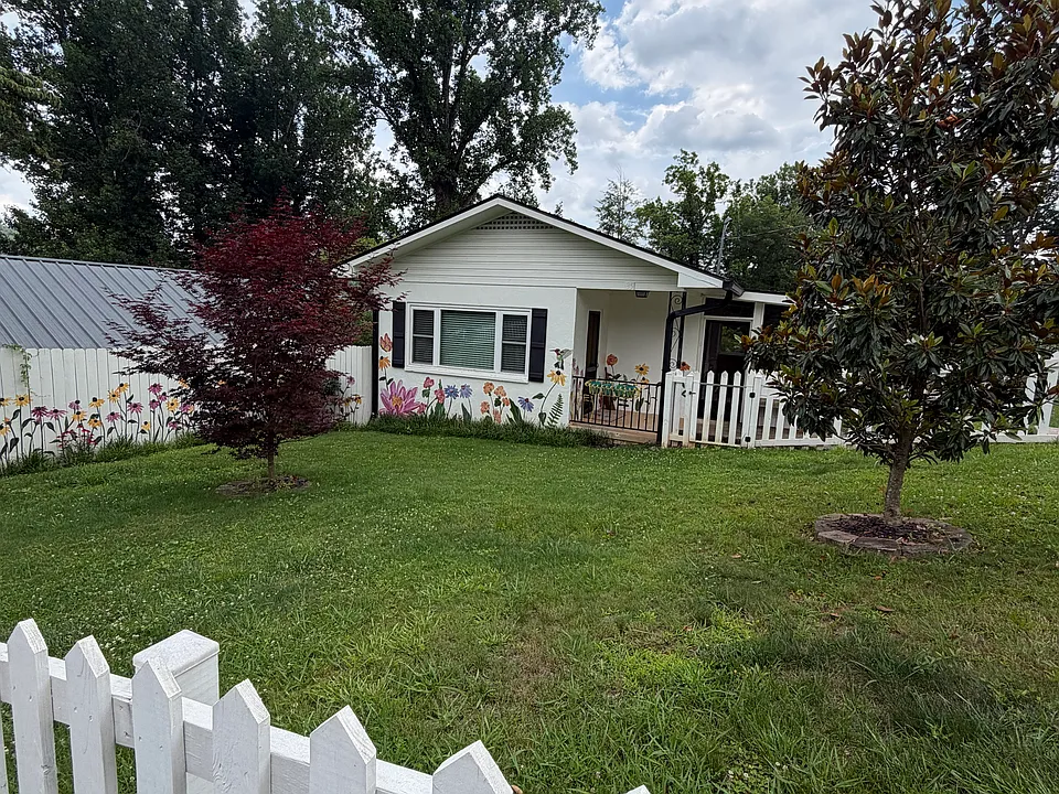 35 Pickett Hill St