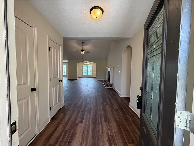 2125 Savannah Dr — Photo 2