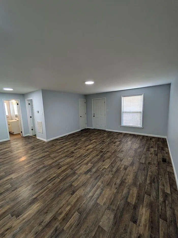 2 bed, 1.0 bath, $1,025 — Photo 3