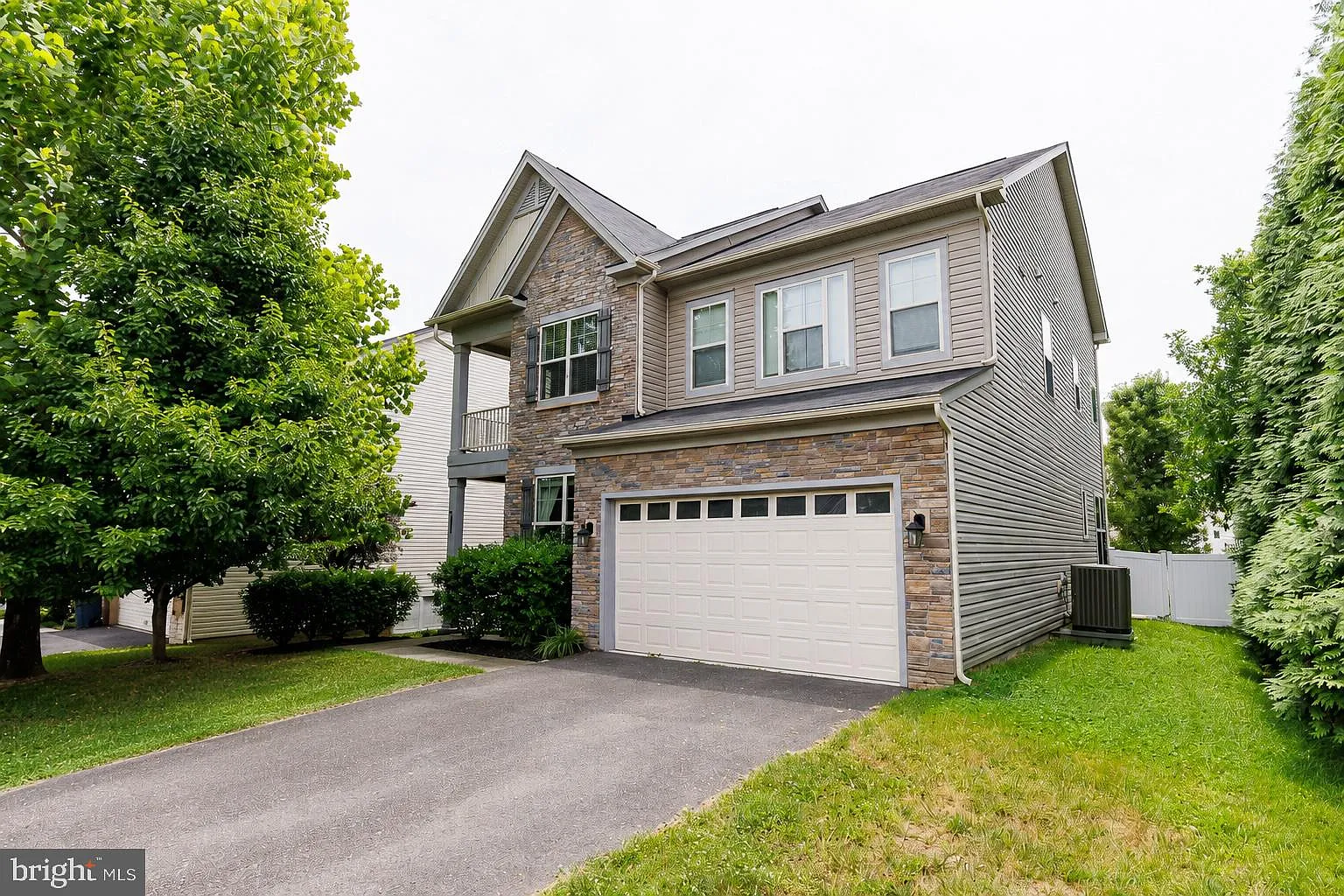 5 bed, 4.5 bath, 4466 sqft, $5,000 — Photo 1
