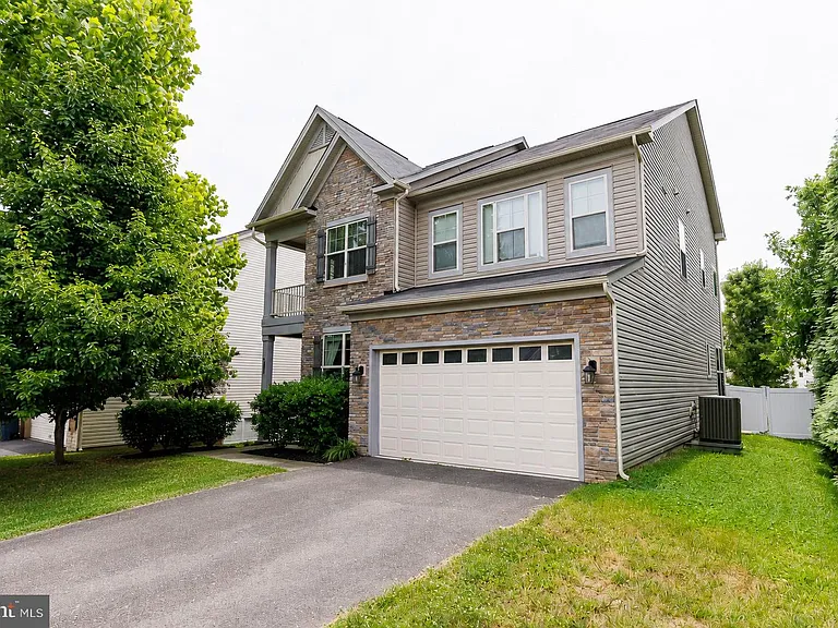 9203 Rice Ave — Photo 1