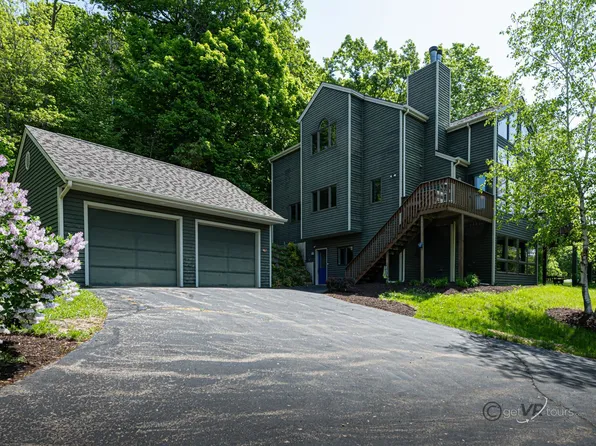 463 Territory Dr, Galena, IL 61036