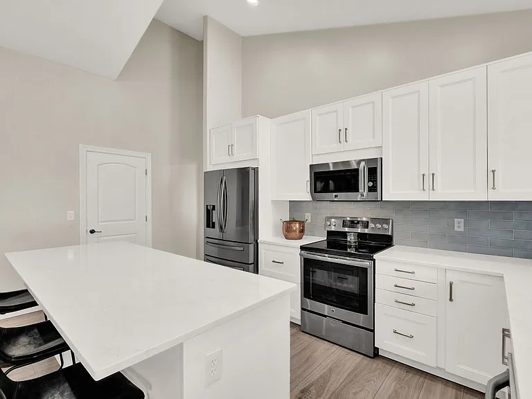 1693 E Crimson Oak Dr — Photo 6