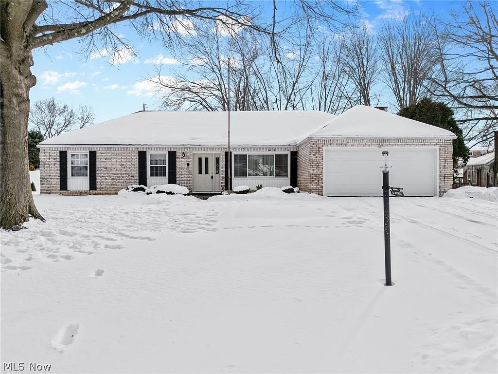2664 Daffodil St NE photo 1
