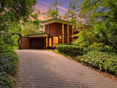 1003 Oak Way, Madison, WI, 53705