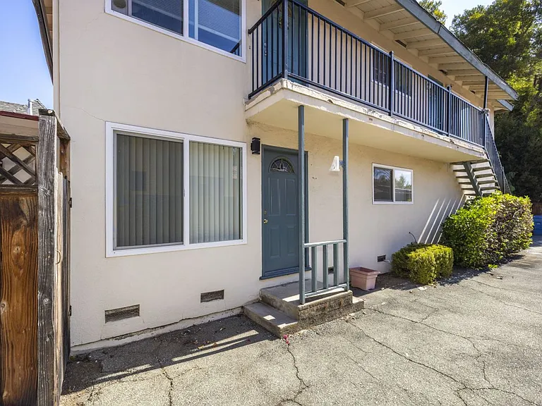 555 Stanford Ave — Photo 1
