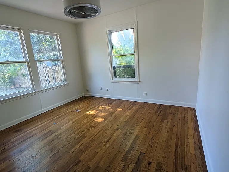 549 W Merriweather St — Photo 16