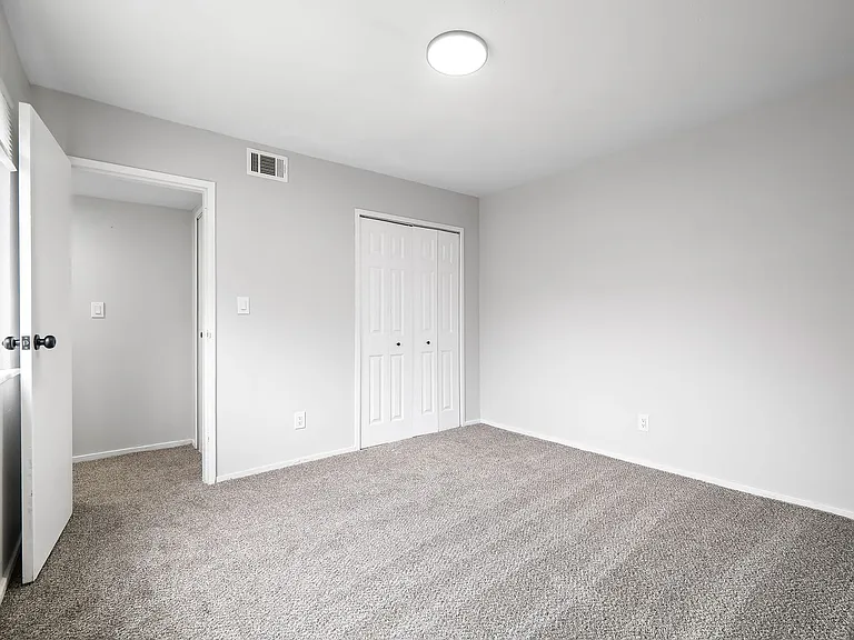 Heights Garden Apartments — Photo 14