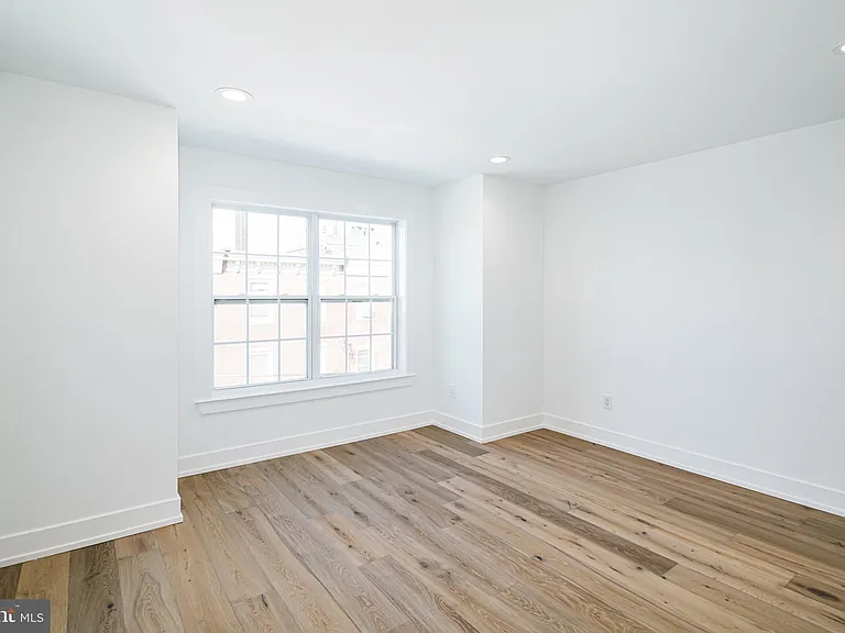 1532 Catharine St — Photo 21