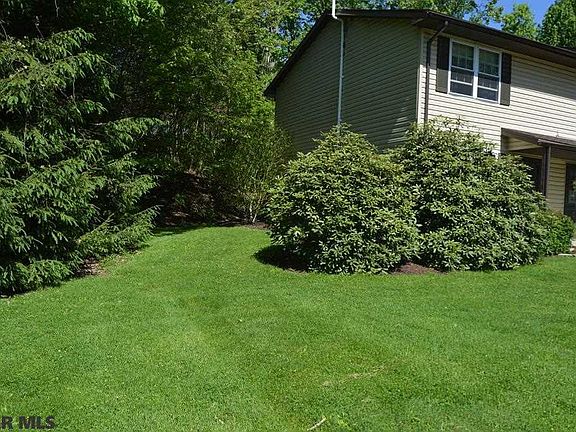 3rd image of 302 Amblewood Way