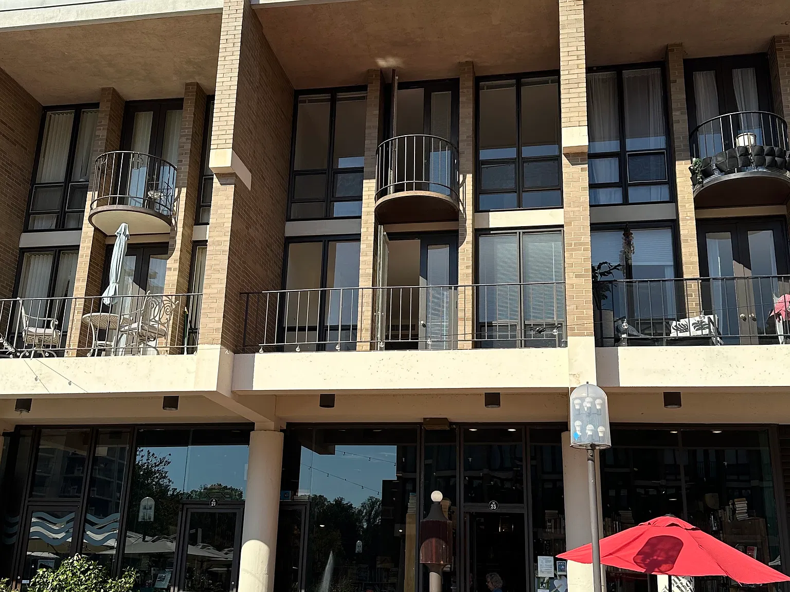 2 bed, 1007 sqft, $2,900 — Photo 3