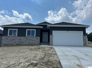 7613 S 34th St, Bellevue, NE 68147