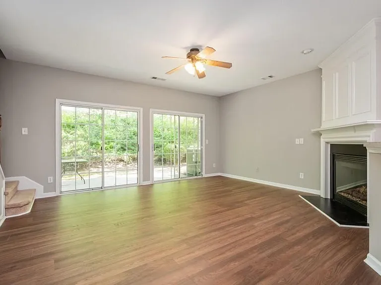 1998 Hailston Dr — Photo 11