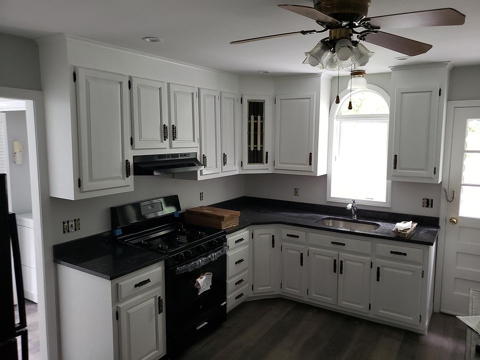 2nd image of 14 Hull St #14