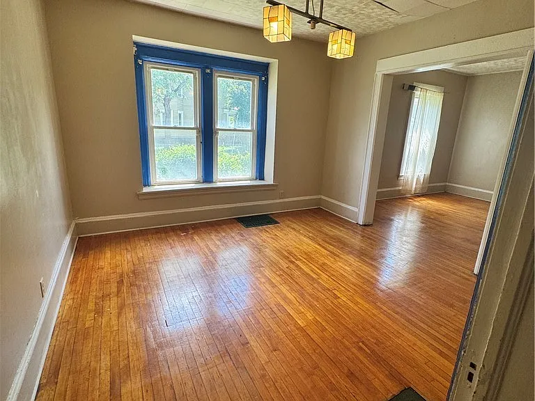 2331 Midland Ave — Photo 6