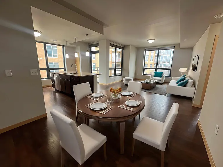 Venture Luxury High Rise — Photo 283