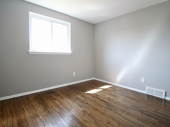 3rd image of 2363 Wilshire St