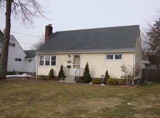 35 Madsen Rd, West Hartford, CT 06110